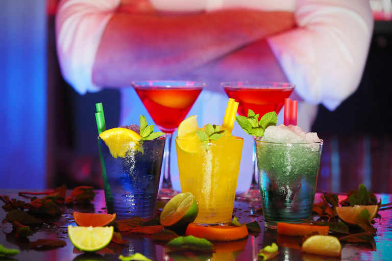 Τι είναι cocktail bar;